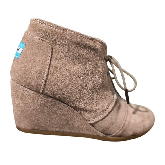 TOMS Women's Tan Suede Wedge Ankle Boots Lace Up Size 6.5 - Picture 4 of 7